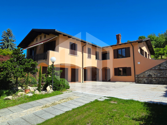 Villa JURE                                                                          Fara Novarese (NO), Dimora con Piscina in Vendita