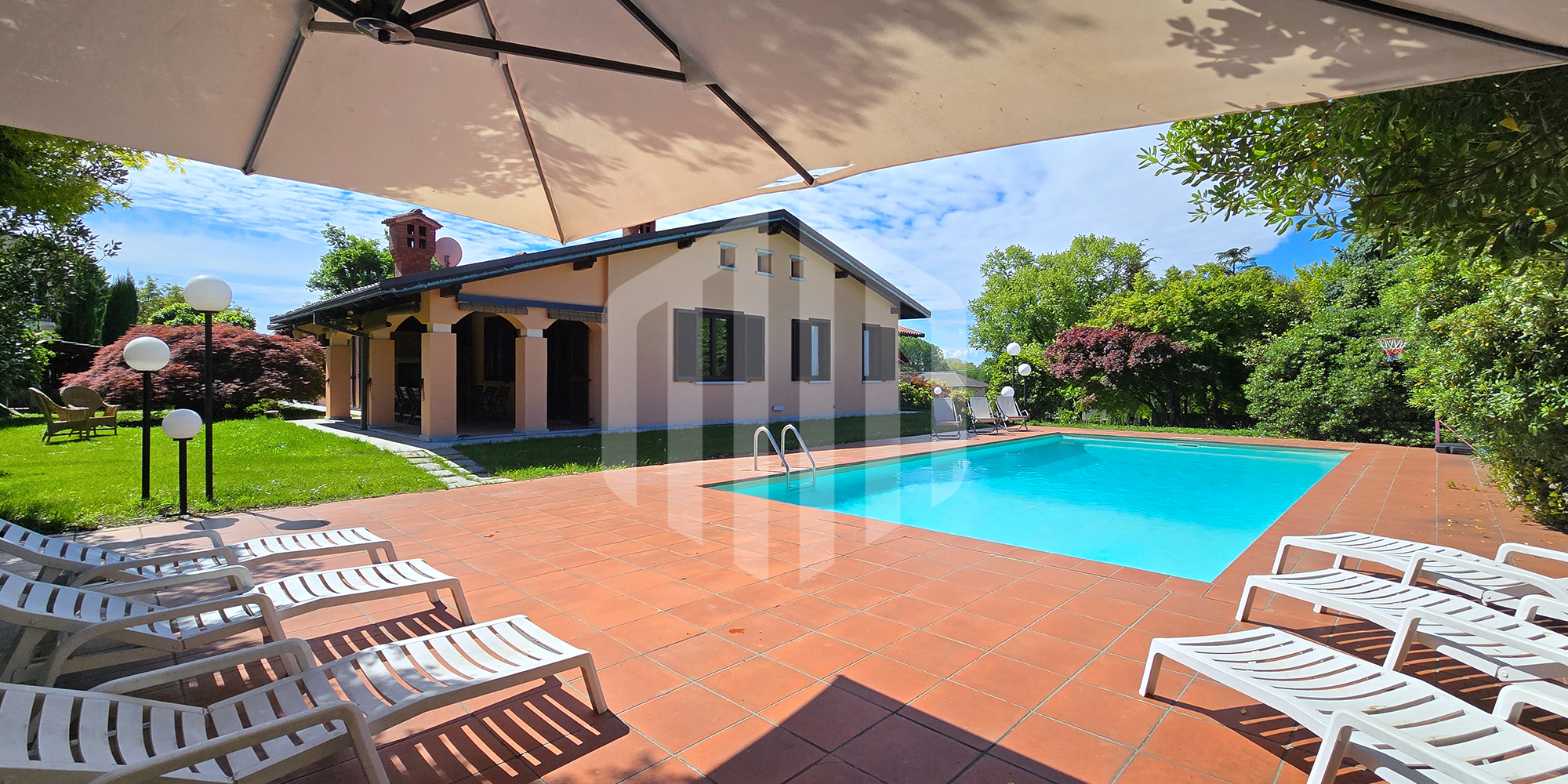 Villa JURE                                                                          Fara Novarese (NO), Dimora con Piscina in Vendita