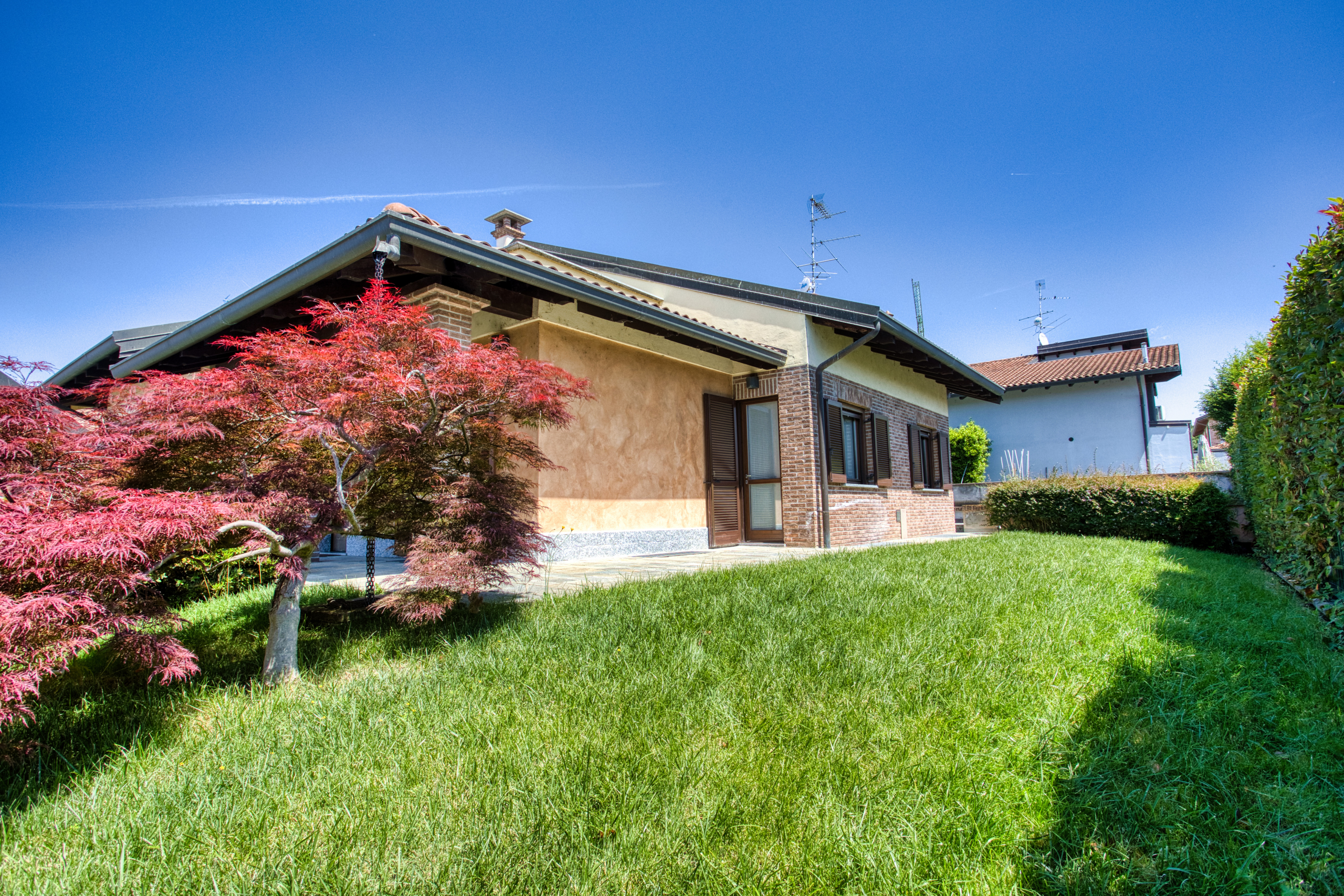 Moderna Villa Unifamiliare in Vendita a Olengo, Novara