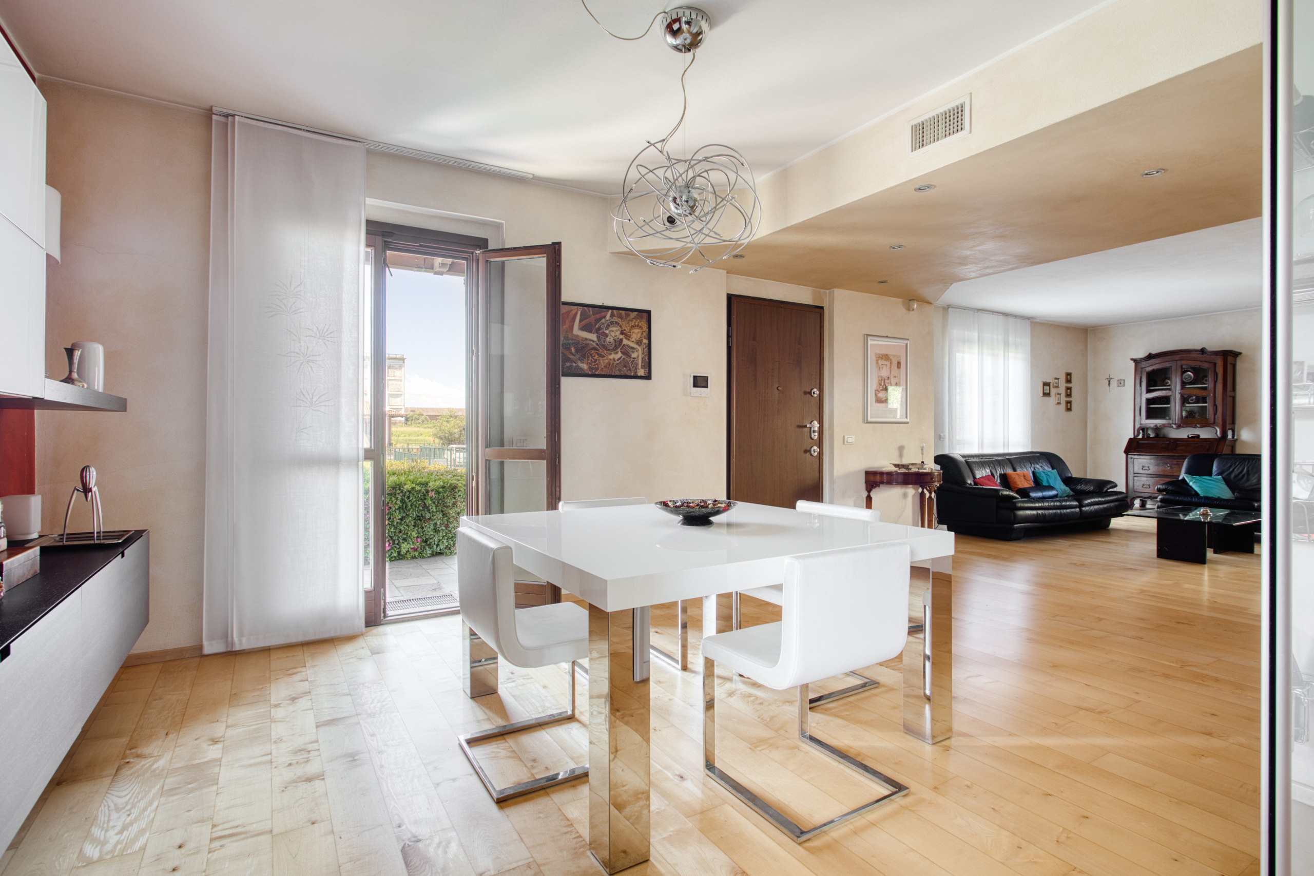 Moderna Villa Unifamiliare in Vendita a Olengo, Novara