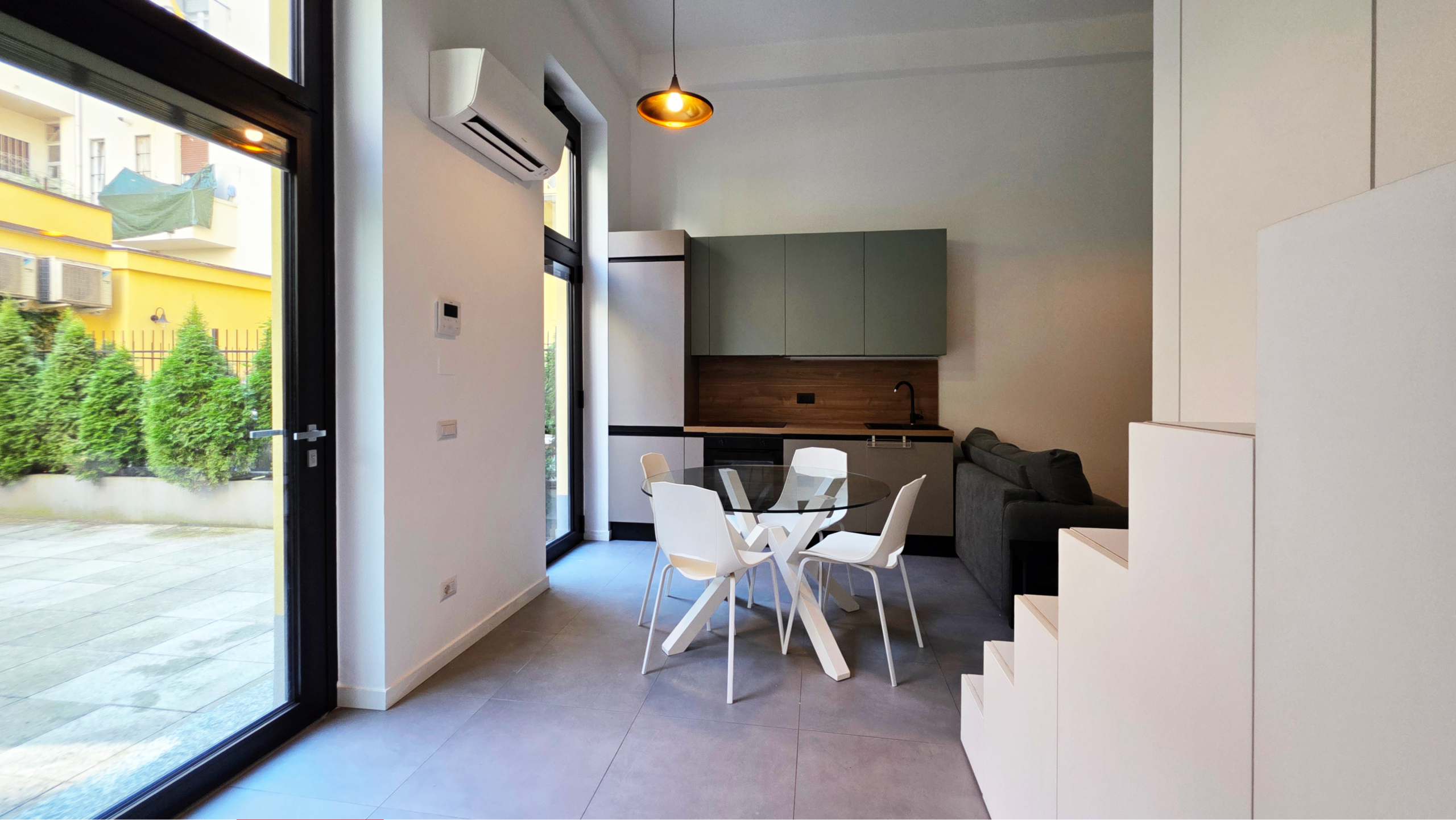 Loft di design con ampio spazio esterno, Milano
