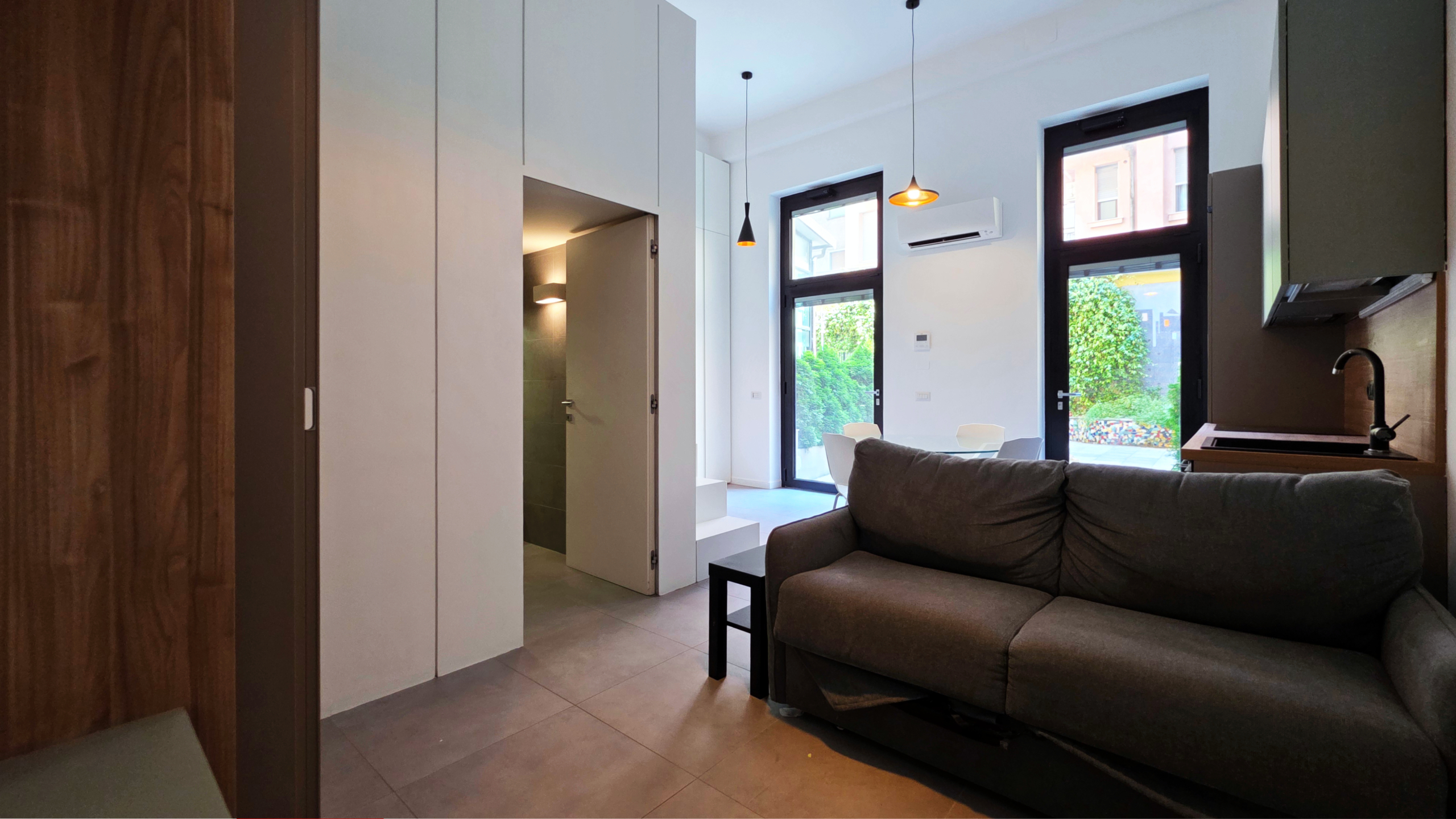 Loft di design con ampio spazio esterno, Milano