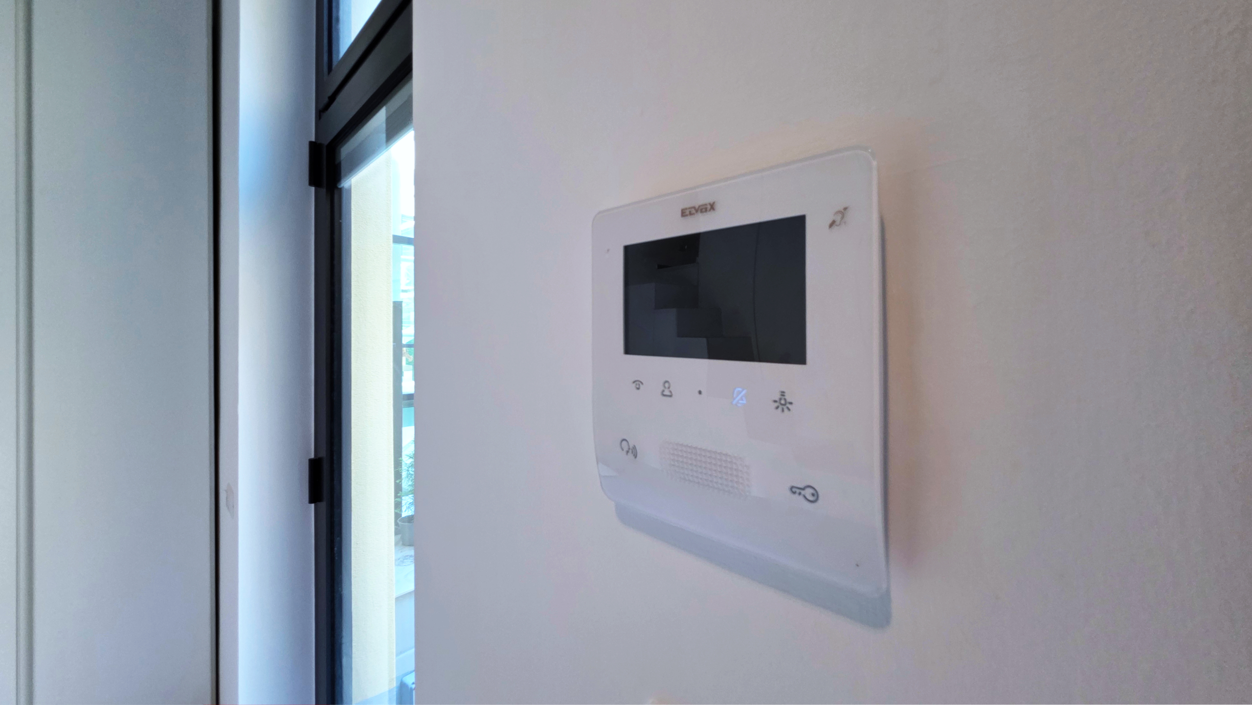 Loft di design con ampio spazio esterno, Milano
